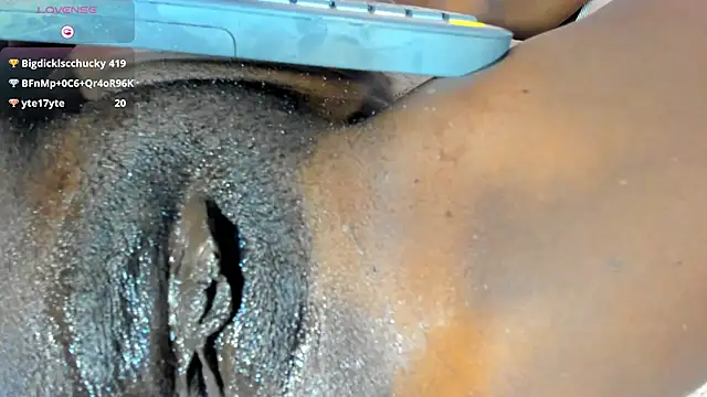 Chatroom XXX en direct de DomenicaW