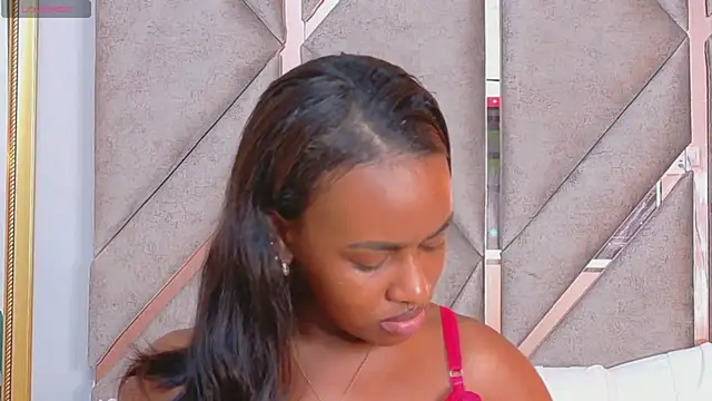 Sally-Noa's Live XXX Chat