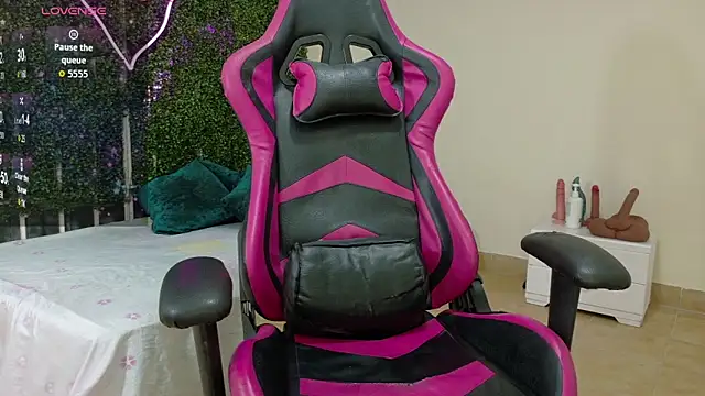 emy_0's Live XXX Chat