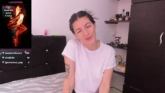 tina2204: απευθείας συνομιλία ΧΧΧ