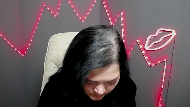 LauraFinnのライブXXXチャット