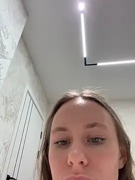 Vikkie_seXyGiiiirl_XoXo 现场XXX聊天