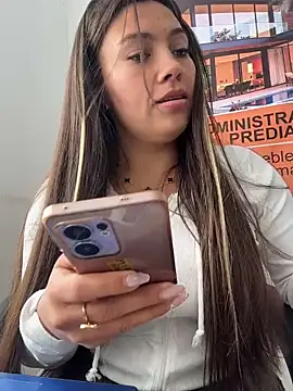 LIZ-06_: διαδικτυακό σόου στην κάμερα