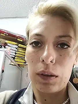 Chat +18 de Tefannyy_ ao vivo