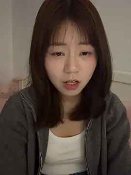 Nana-3 在線直播表演