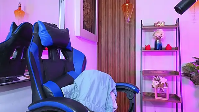 Kenya--Buhleのウェブカメラショー