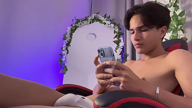 attlas_1's Live XXX Chat