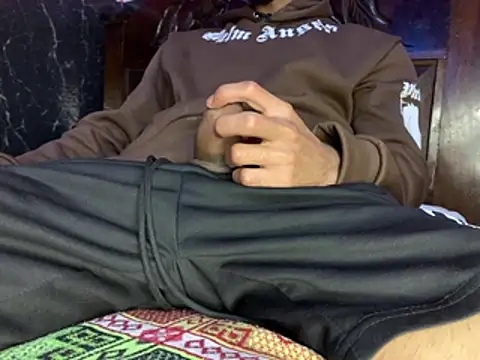 tanned_boy Show in webcam