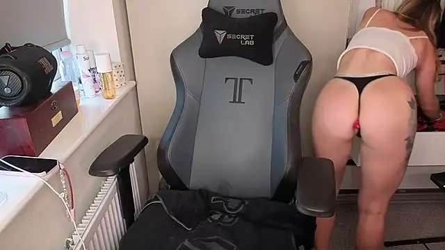 Lilly-Luscious 即時 XXX 聊天