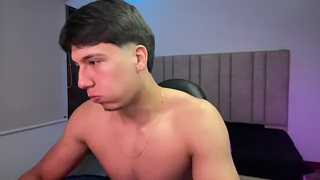 Chatroom XXX en direct de CHRIS_MORGAN1