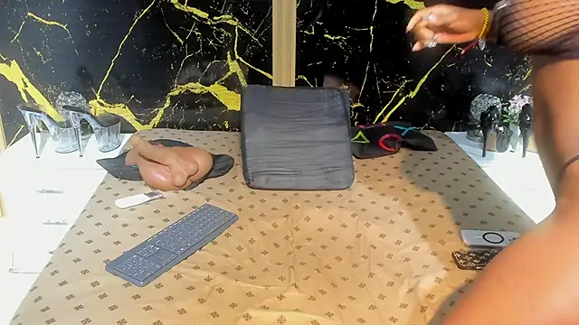 NahomyOwen Adlı Modelin Canlı XXX Sohbeti