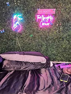 RenaThickAss: онлайн-секс-чат