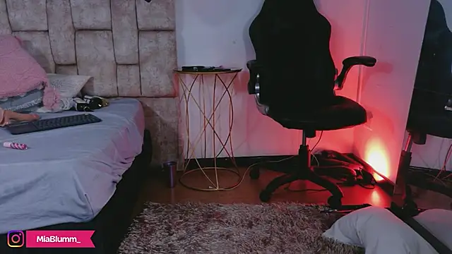Chat +18 de MiiaBlumm_ ao vivo
