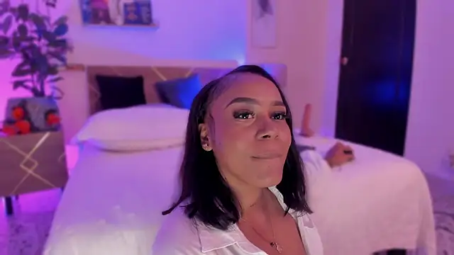 YariRose élő XXX-chatje