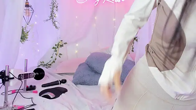 eimi_rosse18's Live XXX Chat