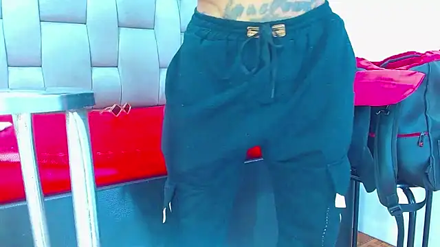 Hot_Latino_x Adlı Modelin Canlı XXX Sohbeti