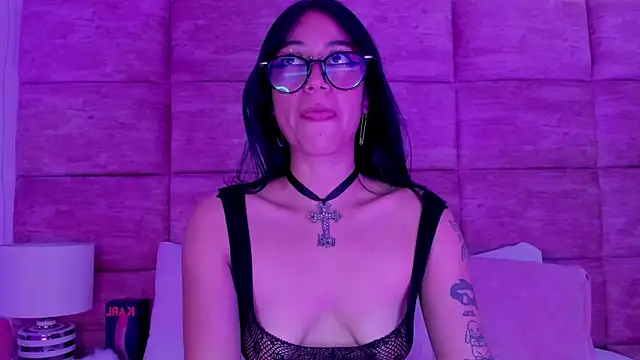 MiaLiberty Adlı Modelin Canlı XXX Sohbeti