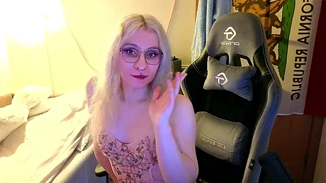 Pokazy przed kamerką – Lori_Myaf