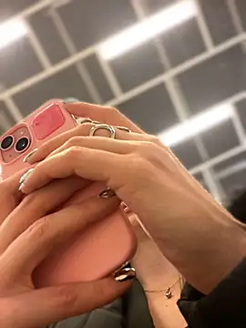 Chat +18 de KrisMagnoly ao vivo