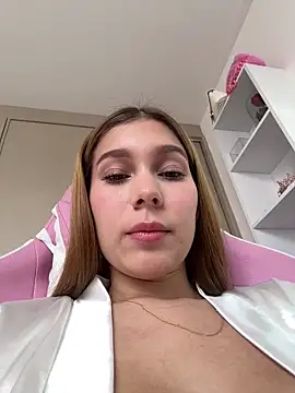 Nikii__ live XXX chat