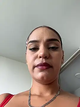 دردشة Sara-77 الجنسية المباشرة