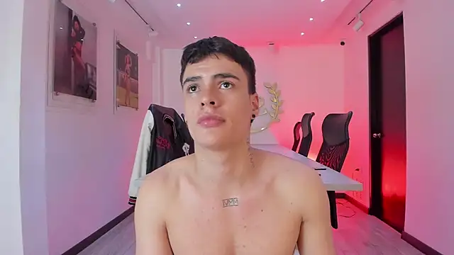 BenitoSaenz's Live XXX Chat