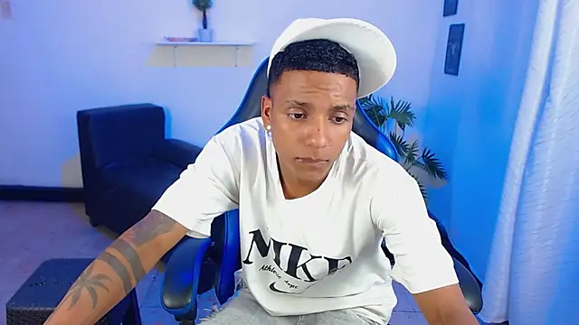 ostinn18 Live XXX-Chat