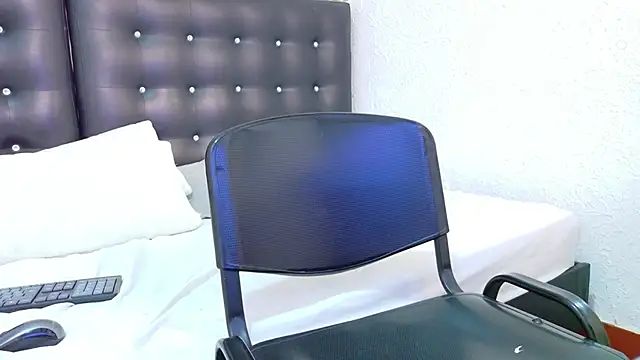 cock_whisperer69_'s Live XXX Chat