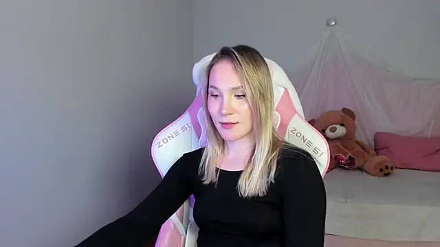 Chat +18 de ElaraVoltage ao vivo