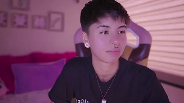 tommy_blue's Live XXX Chat