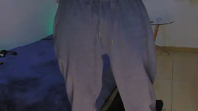 Show modela COLOMBIAN20CM na web-kameri