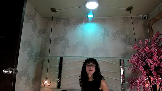 Tyna01 即時 XXX 聊天