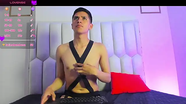 Show modela AlexStonne na web-kameri