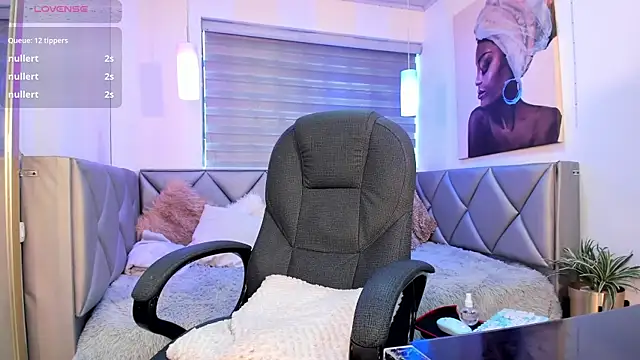 i_Carolinee Chat XXX in diretta