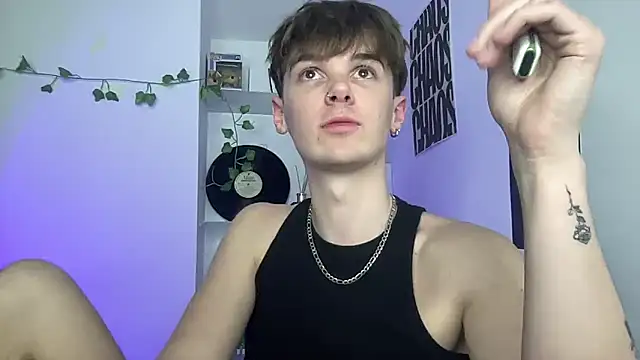 YourMilkyGuyn Live XXX chat