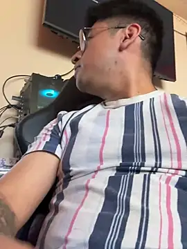 GoldenM95's Webcam Show