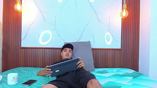 Hadrian_Torresn Live XXX chat