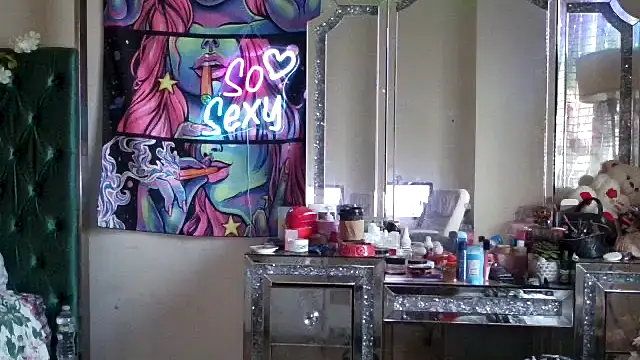 mzpretty444's Webcam Show