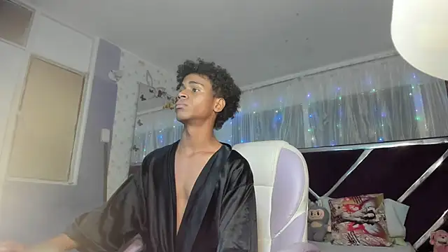 Santy_bigcock_01 Adlı Modelin Canlı XXX Sohbeti