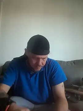 yourMasterisBored: διαδικτυακό σόου στην κάμερα