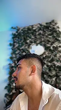 Show modela juancho_hairy na web-kameri