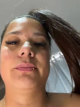 Pretty__Milf's Webcam Show