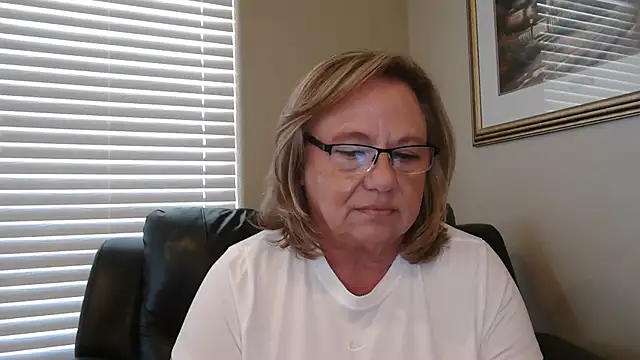 BustyAnnie Chat XXX live