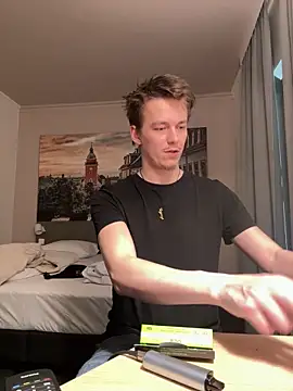 Chat +18 de Toyjungee ao vivo