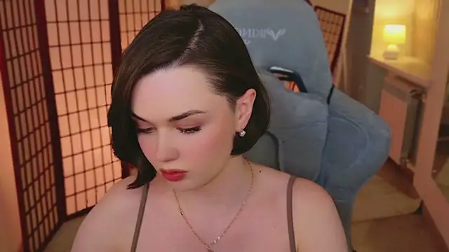 AvaFlower 在線直播表演