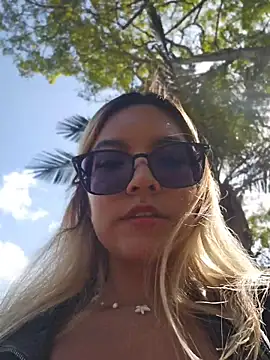 Pretty_roxxyy's Webcam Show