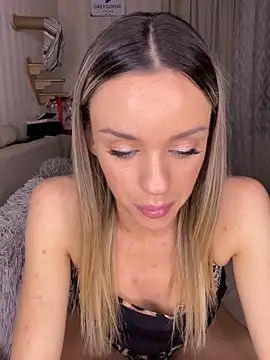 KatieCutieXooo webcam show