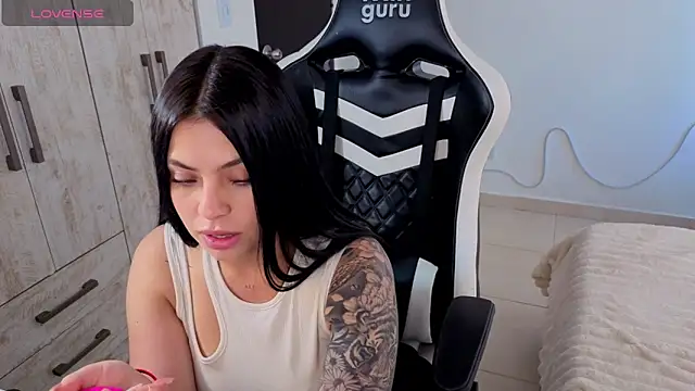 XXX chat uživo modela Victoryyy_