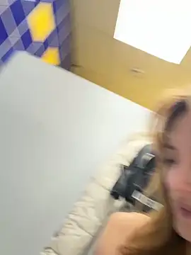 -AngelAri-'s Live XXX Chat