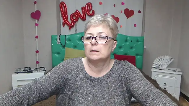 EmiliaGreeのライブXXXチャット